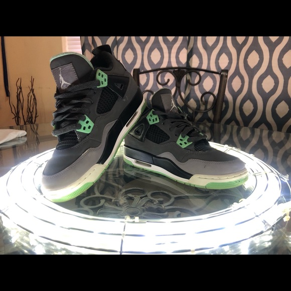 Air Jordan Retro 4 “Green Glow” - Picture 1 of 4